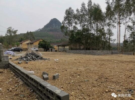 建設(shè)中的下三八村球場